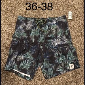 Avenue Men's Leaf Print Swim Shorts - Blue and Black